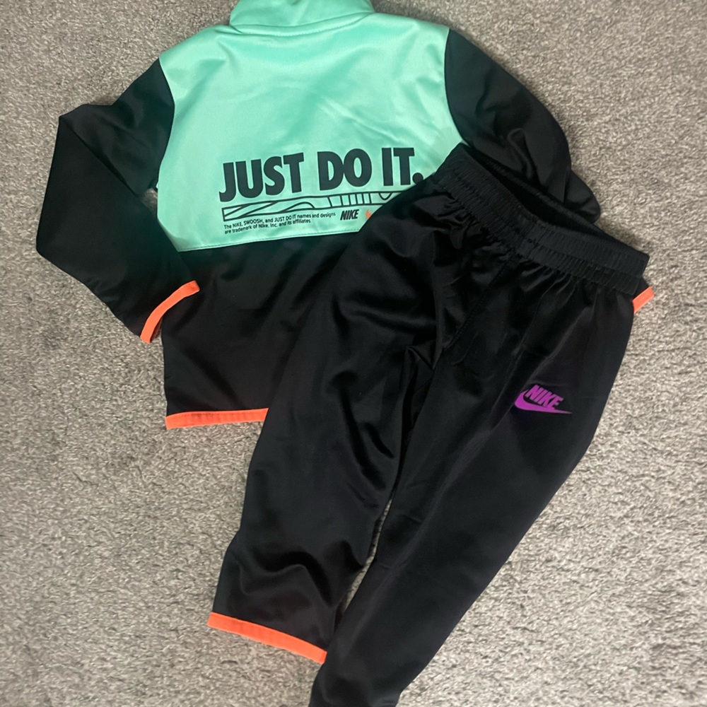 Nike Kids Matching Set in Mint and Black